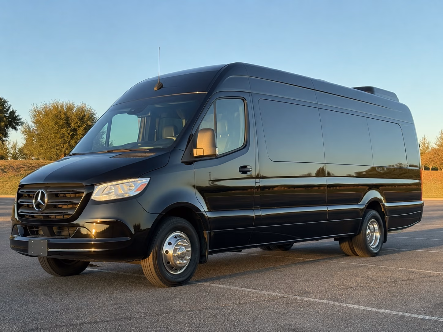 find the perfect transportation for your next airport transfer 1